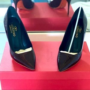 VALENTINO Garavani Pumps